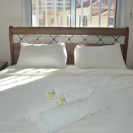 Comfort 202, City Centre, Finikoudes Apartment